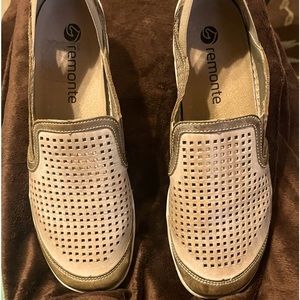 Remonte slip on